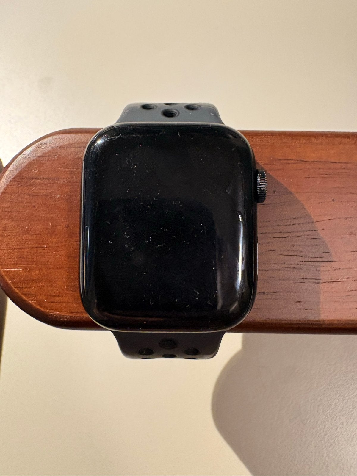 Apple Watch Series 7 Zwart - Gebruikt, Sieraden, Tassen en Uiterlijk, Smartwatches, Gebruikt, iOS, Zwart, Afstand, Waterdicht