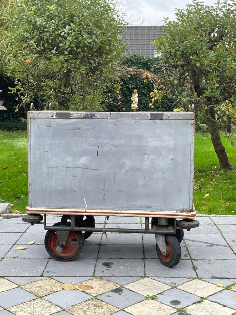 Authentieke Bloemenveiling Kar - Industrieel Erfgoed, Ophalen