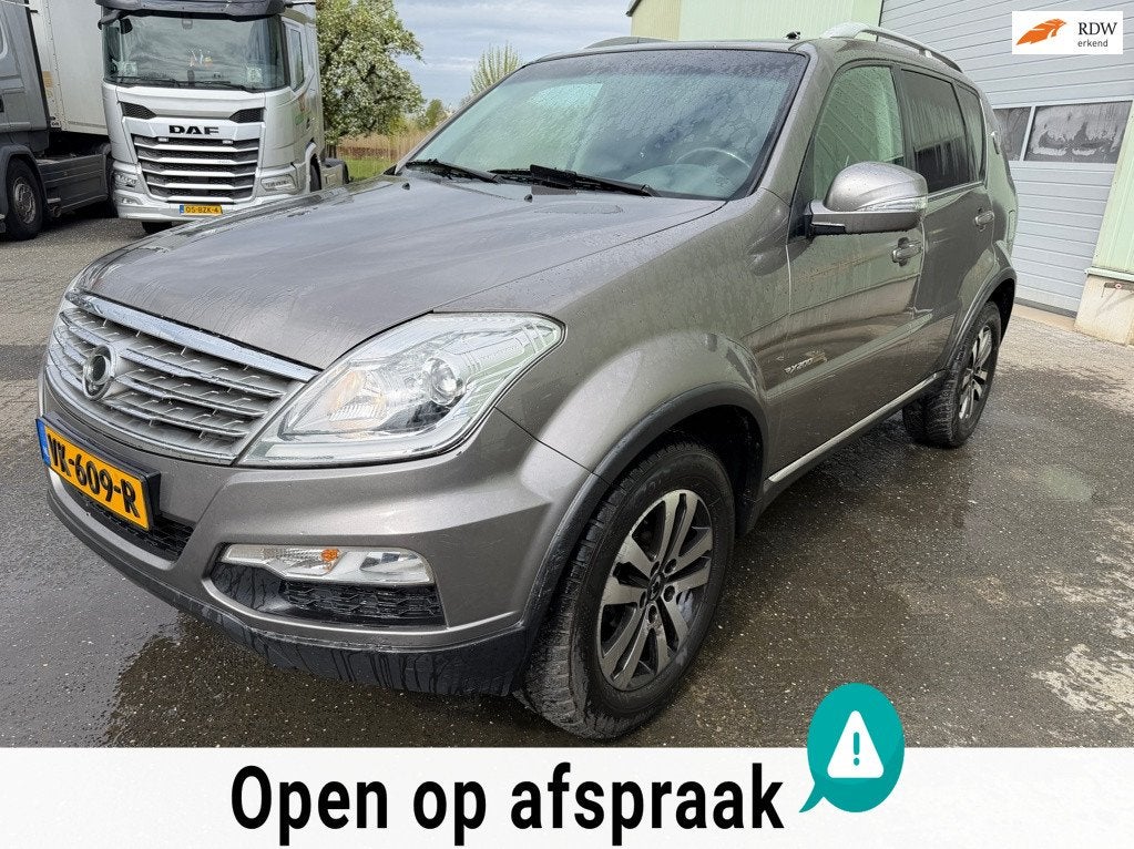 SsangYong Rexton RX 200 e-XDI Quartz Grijs kenteken 4 WD, Gebruikt, Zwart, 4 cilinders, Bruin