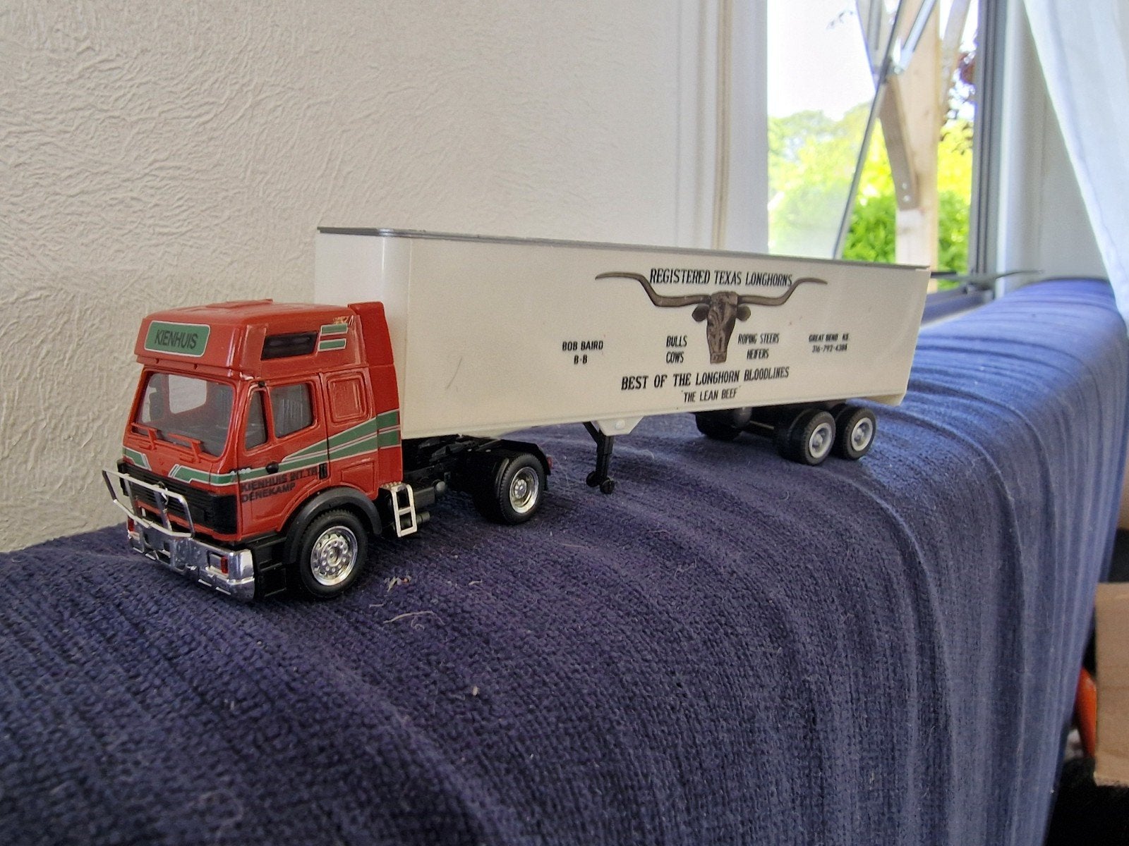 Modelvrachtwagen met oplegger - Texas Longhorns, Ophalen of Verzenden, Zo goed als nieuw, 1:50 of kleiner, Truck