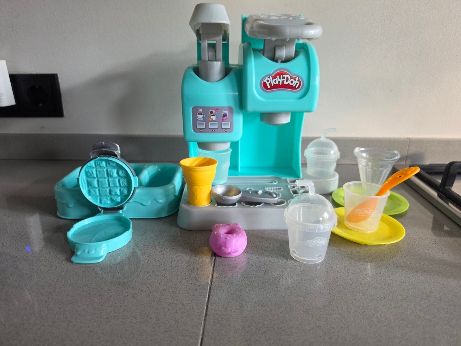 Play-Doh Kleurrijk café, kinetisch zand met met accessoires, Ophalen, Gebruikt, Knutselen