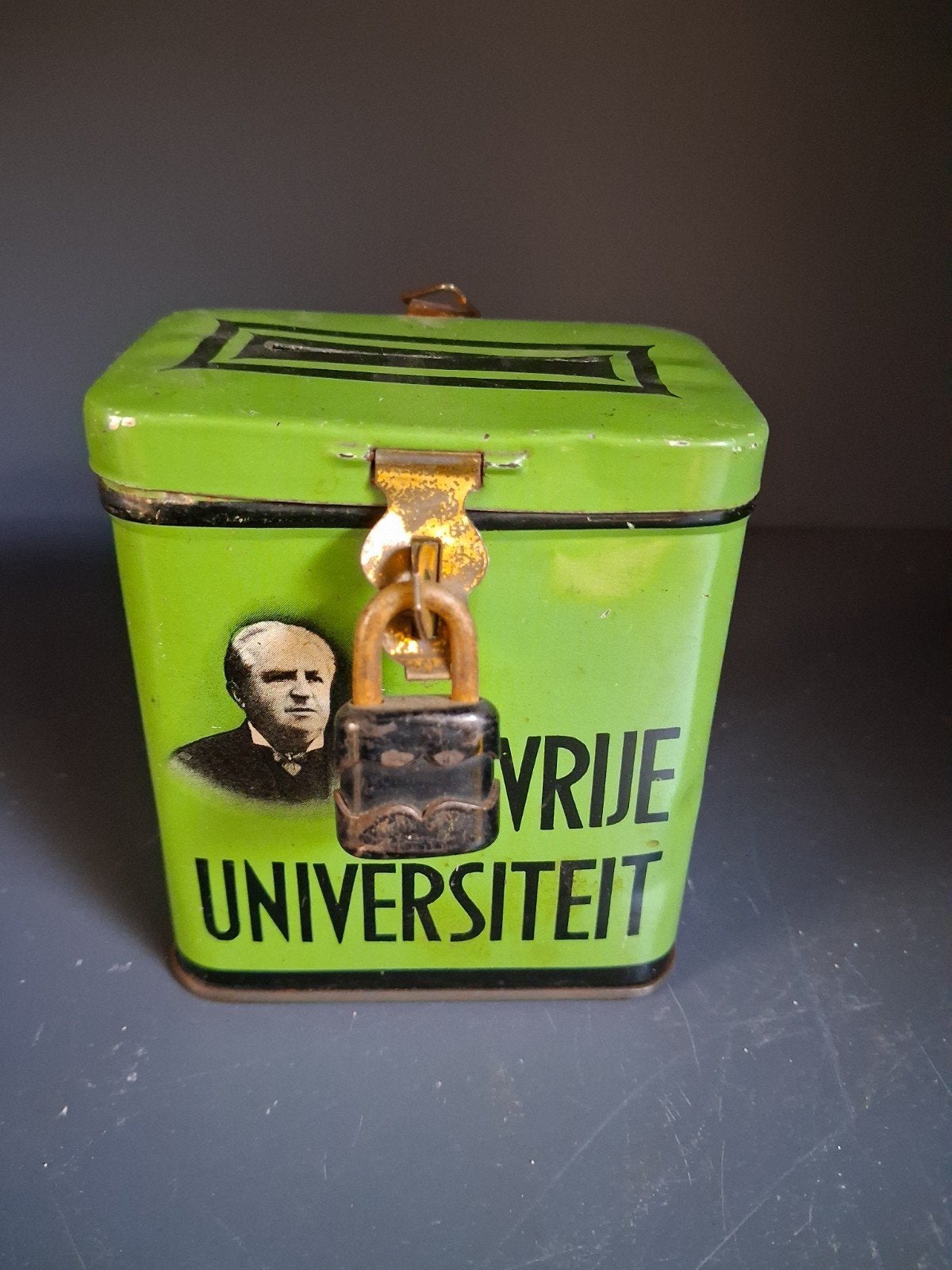 Vintage spaarpot Vrije Universiteit Amsterdam - groen, Ophalen of Verzenden