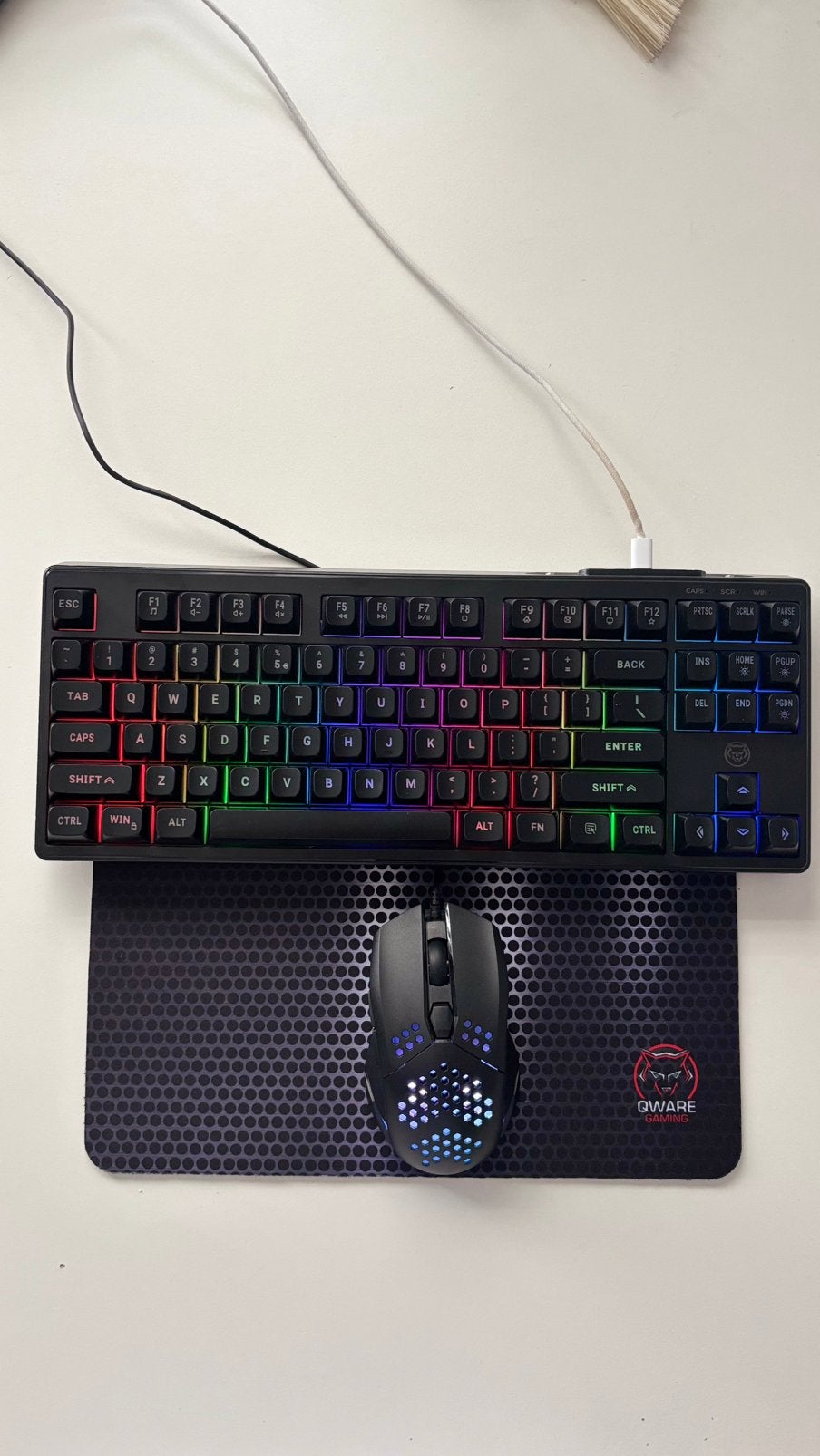 Gaming keyboard,muis en muismat- RGB Verlichting, Qwerty, Gaming toetsenbord, Ophalen of Verzenden, Zo goed als nieuw, Qwerty