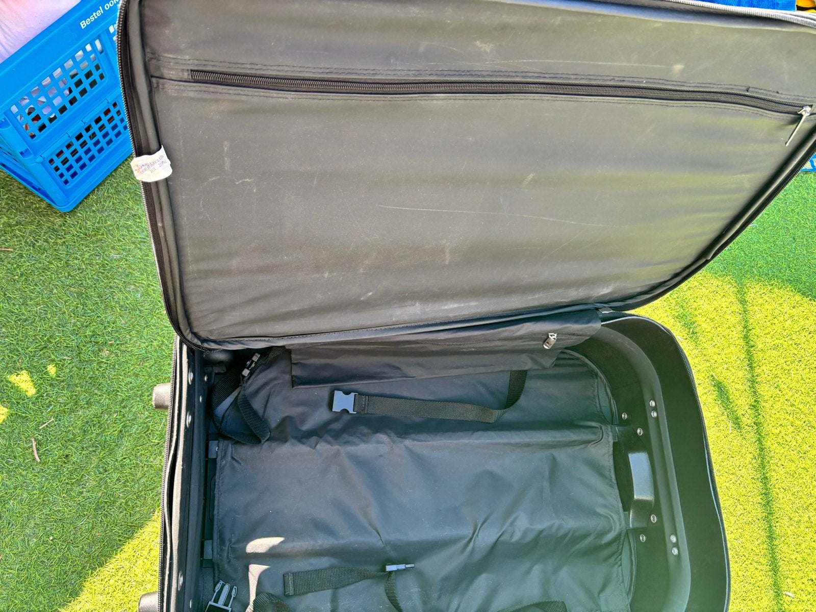 Zwarte koffer met wieltjes en uitschuifbare handgreep, Ophalen, Overige materialen, Gebruikt, 50 tot 60 cm