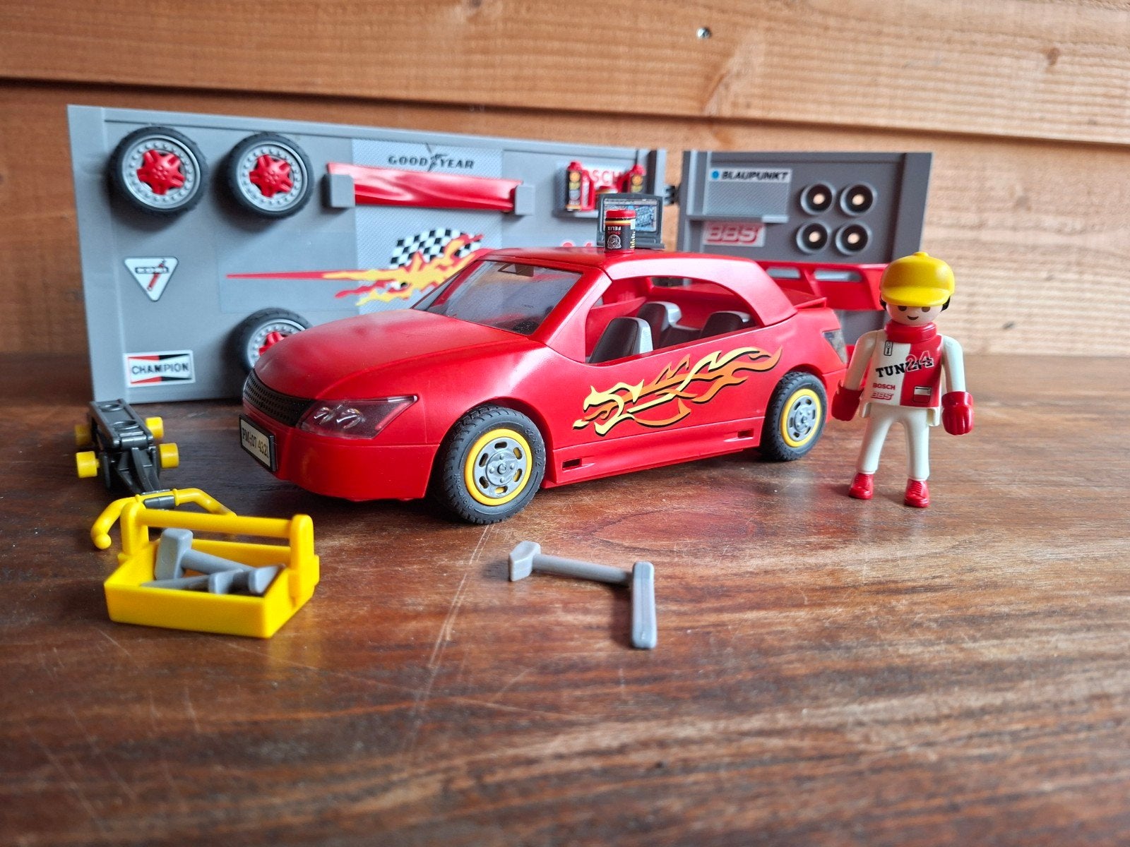 Playmobil raceauto met garage en figuur 4321, Ophalen of Verzenden, Gebruikt