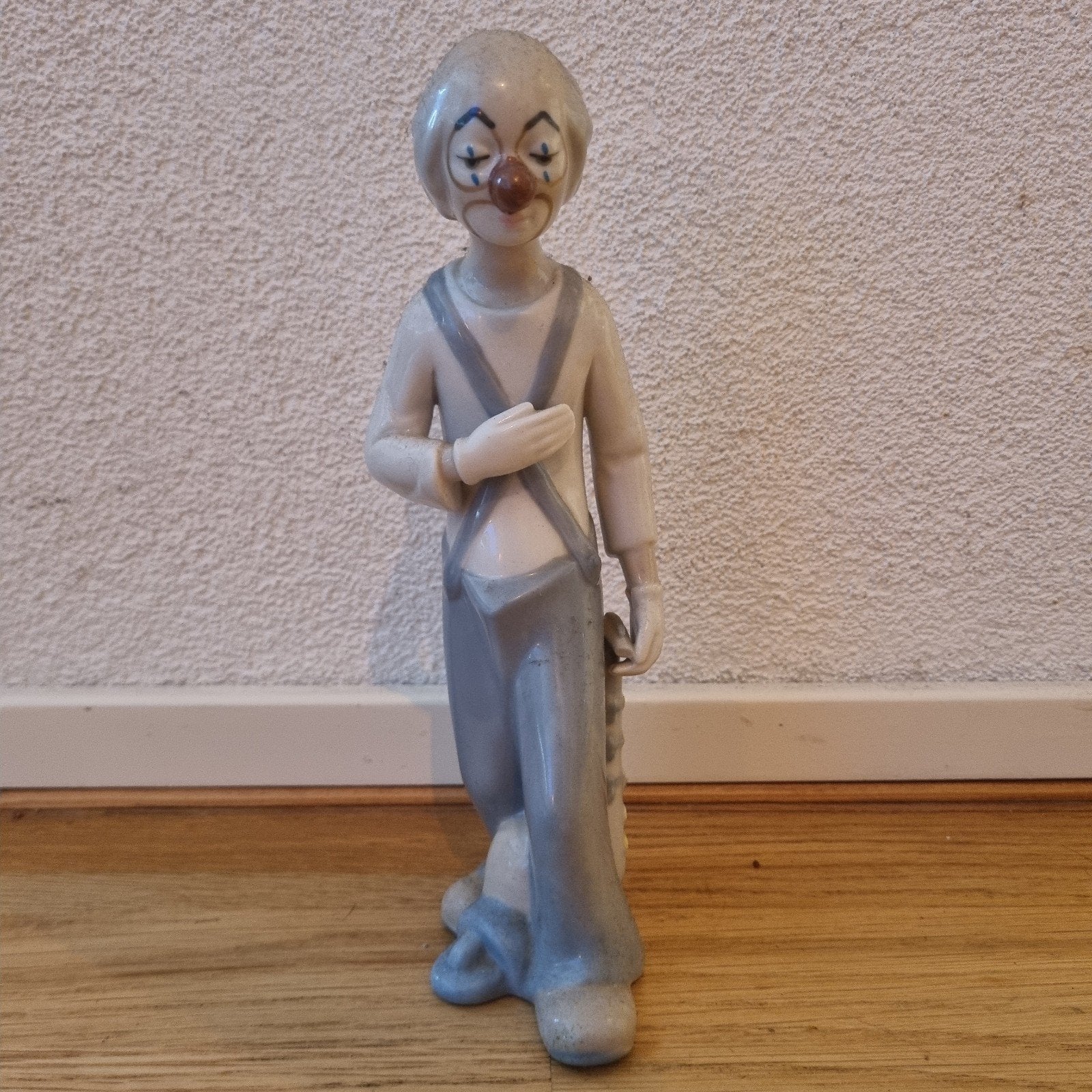Casades Porseleinen Clown Beeldje met Saxofoon, Ophalen of Verzenden