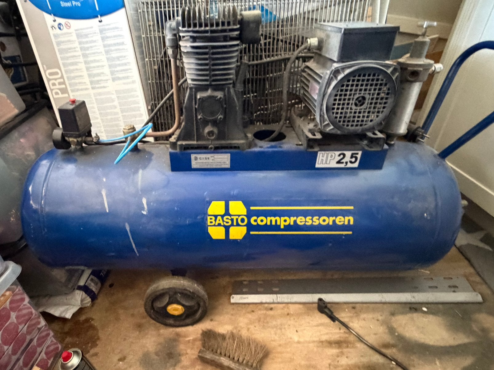 Basto Compressoren 150 liter compressor – 2,5 PK – 11 bar, 100 liter of meer, Ophalen, Gebruikt, 10 bar of meer