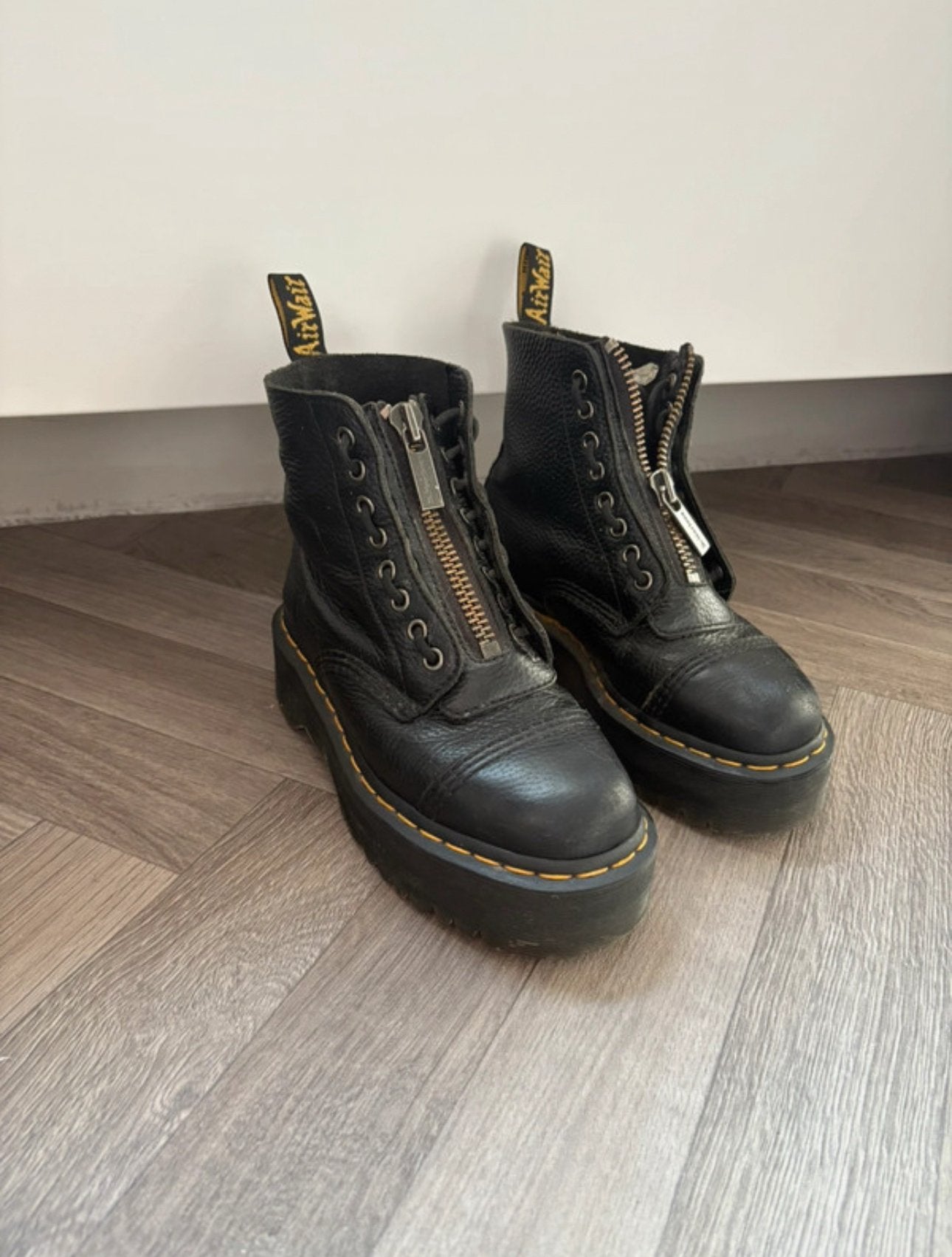 Dr. Martens, Ophalen of Verzenden, Zo goed als nieuw, Zwart