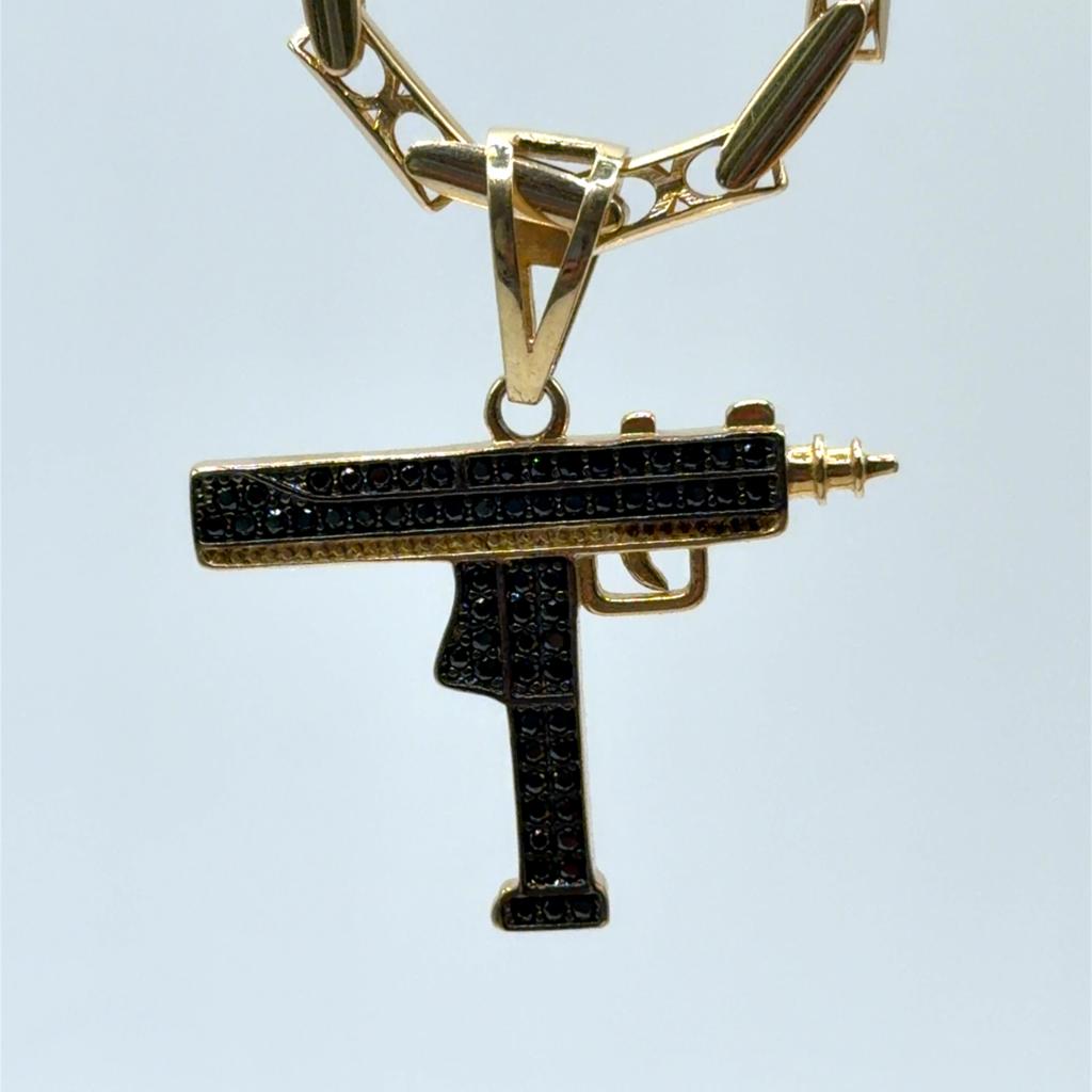 Gouden ketting met pistool hanger, zwart steentjes