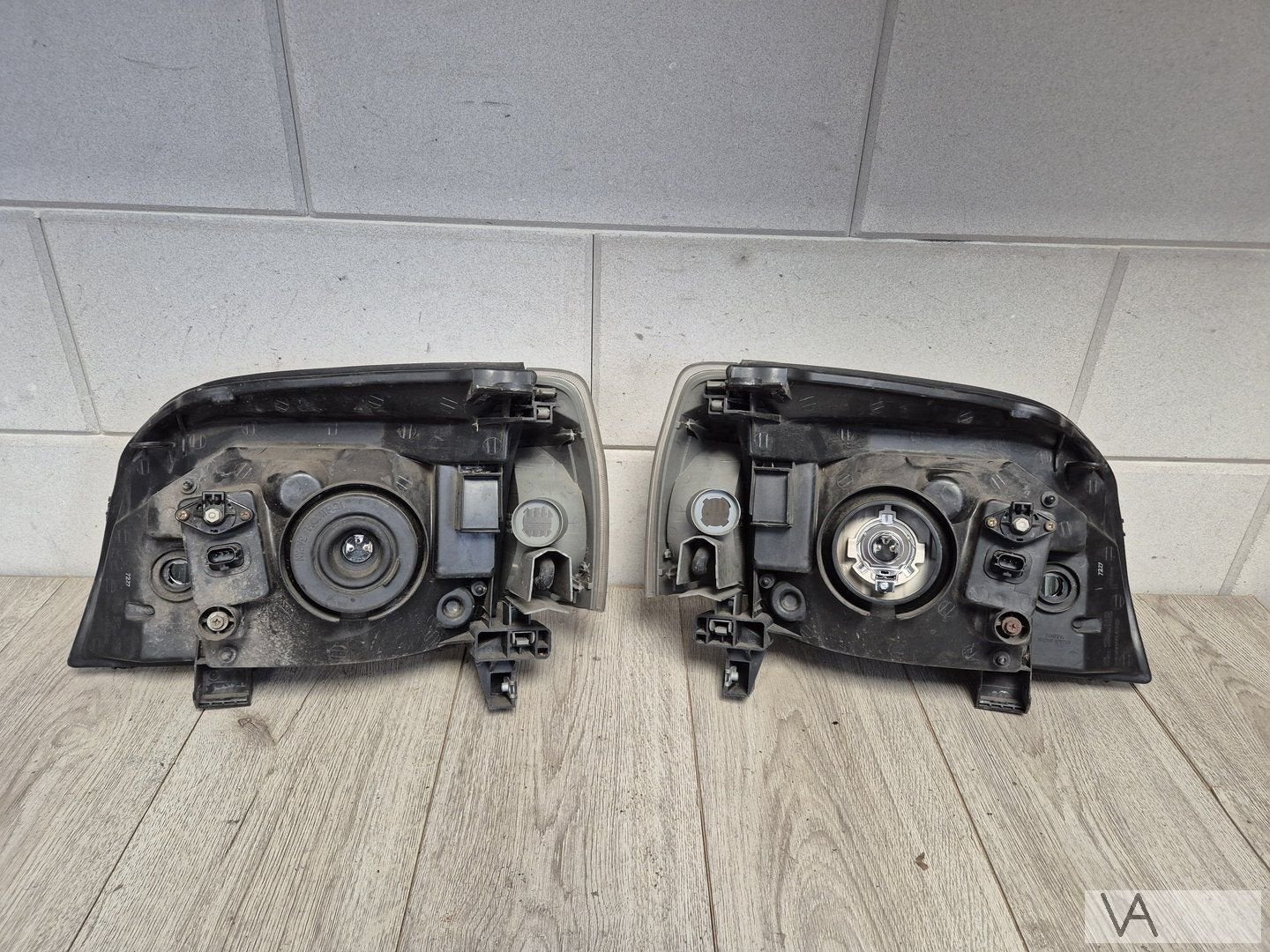 Foto 4 van Nissan X-trail 02 - 08 koplamp rechts MET KNIPPER passagier