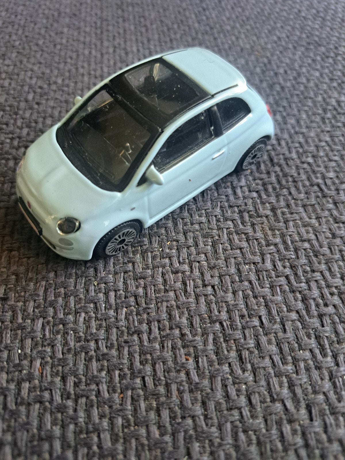 Burago model fiat 500, Hobby en Vrije tijd, Modelauto's | 1:43, Overige merken, Gebruikt, Auto, Burago