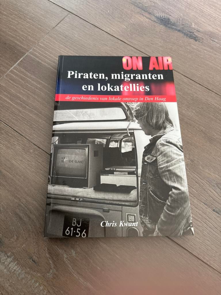 Piraten, Migranten en Lokale Omroep Den Haag - Chris Kwant, Ophalen of Verzenden, Zo goed als nieuw