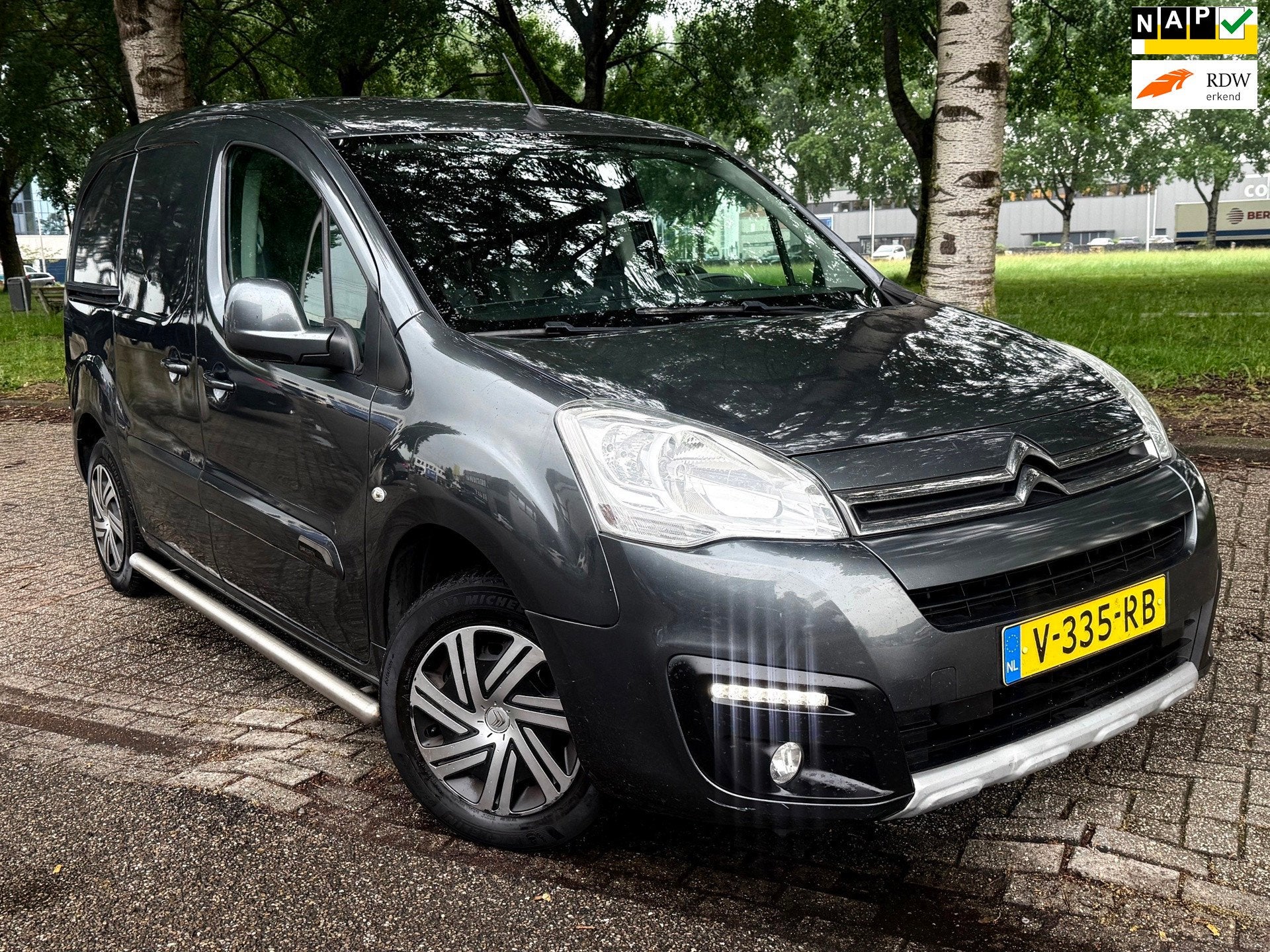 Citroen Berlingo 1.6 BlueHDI 75 dark edition. Leder, Auto's, Bestelauto's, Voorwielaandrijving, Gebruikt, Euro 6, 4 cilinders