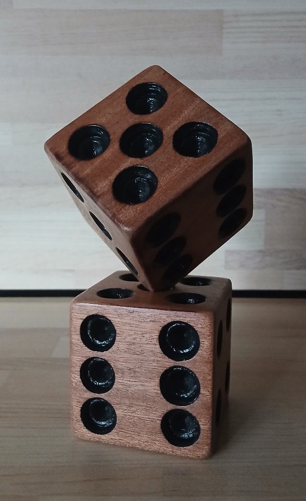 Houten dobbelstenen., Joss B., Nieuw, Ophalen of Verzenden, Een of twee spelers