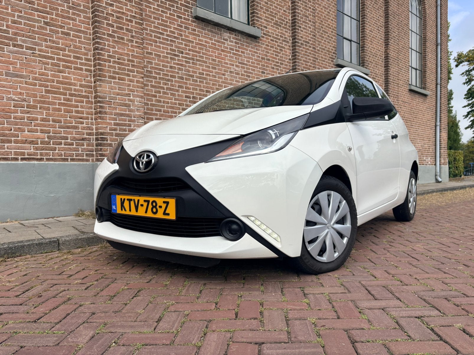 Toyota Aygo 2016  1e eigenaar, Airco, Voorwielaandrijving, Stof, Zwart, 4 stoelen