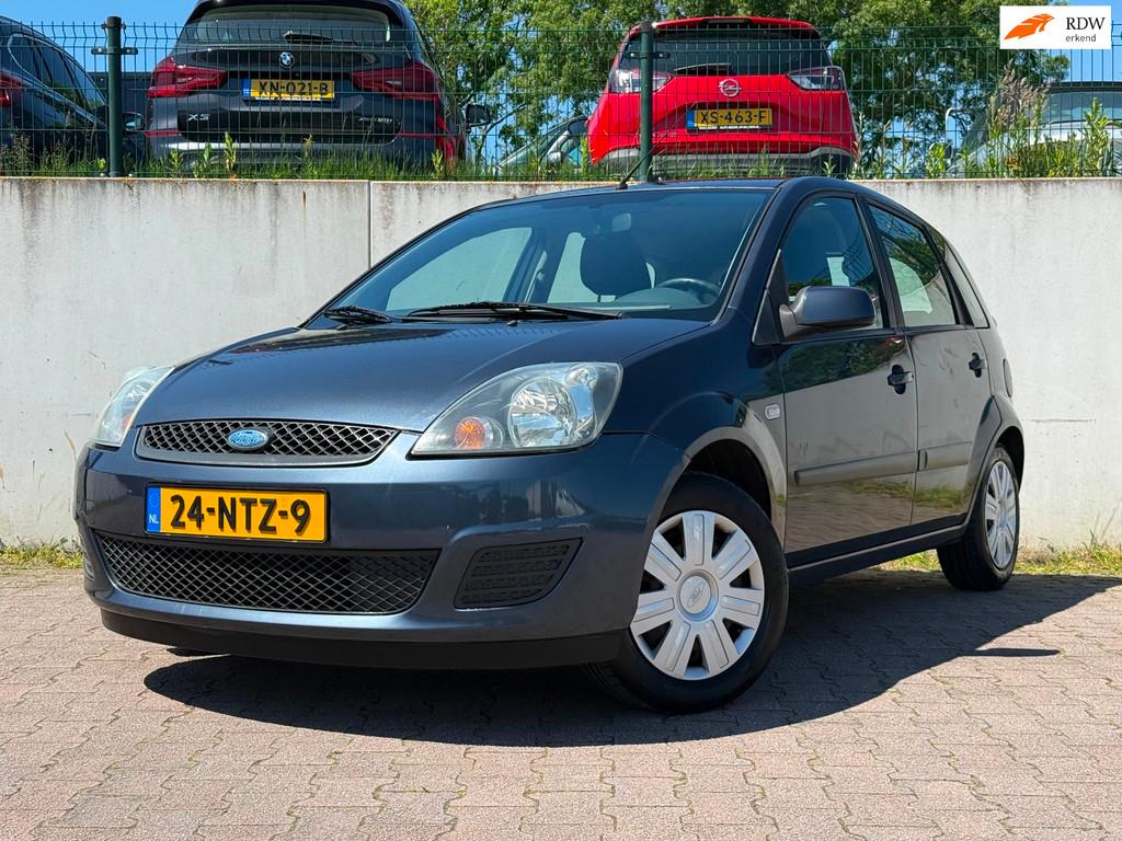 Ford Fiesta 1.4-16V Ambiente/AIRCO/TREKHAAK/ZEER LAGE KMSTAN, Auto's, Ford, Bedrijf, Te koop, Fiësta, ABS, Airbags, Airconditioning