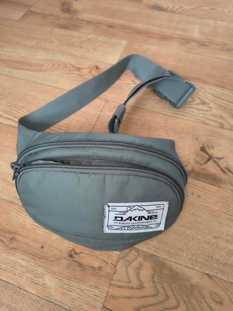 Dakine groene buideltas graag ZSM ophalen of verzenden, Ophalen of Verzenden, Groen
