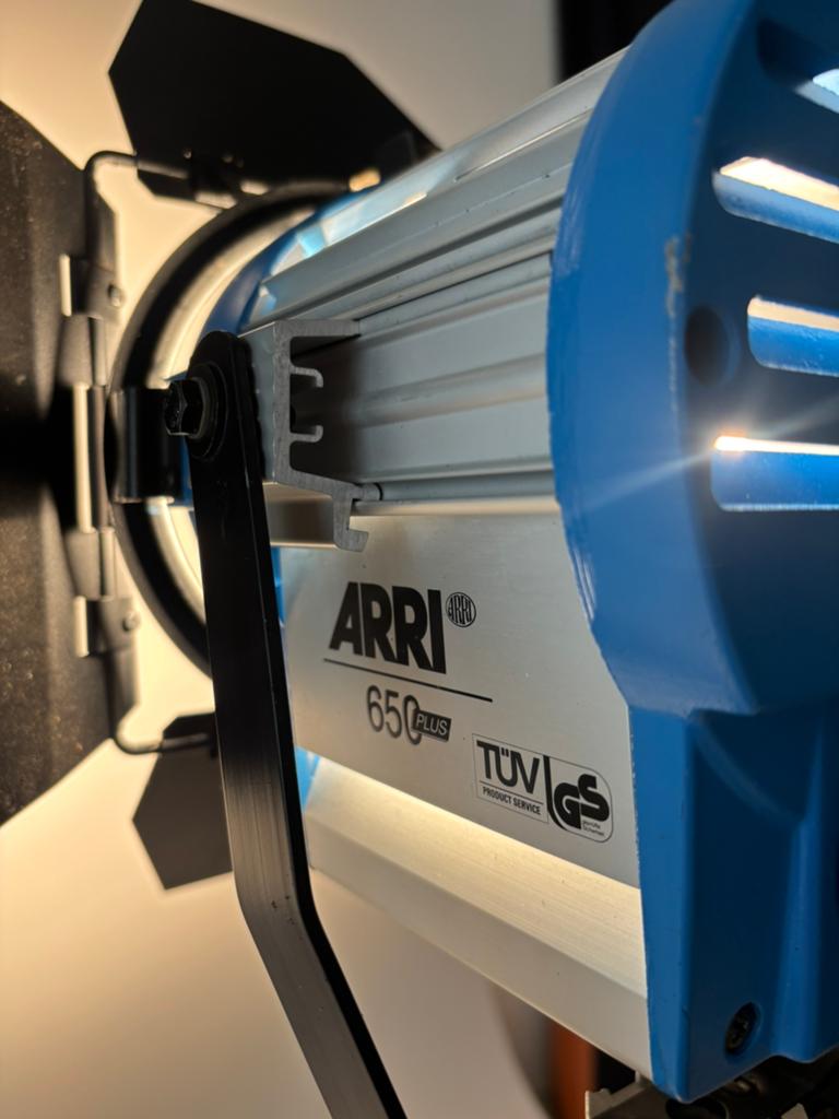 Arri fresnel spot 650 watt, Ophalen, Zo goed als nieuw, Licht
