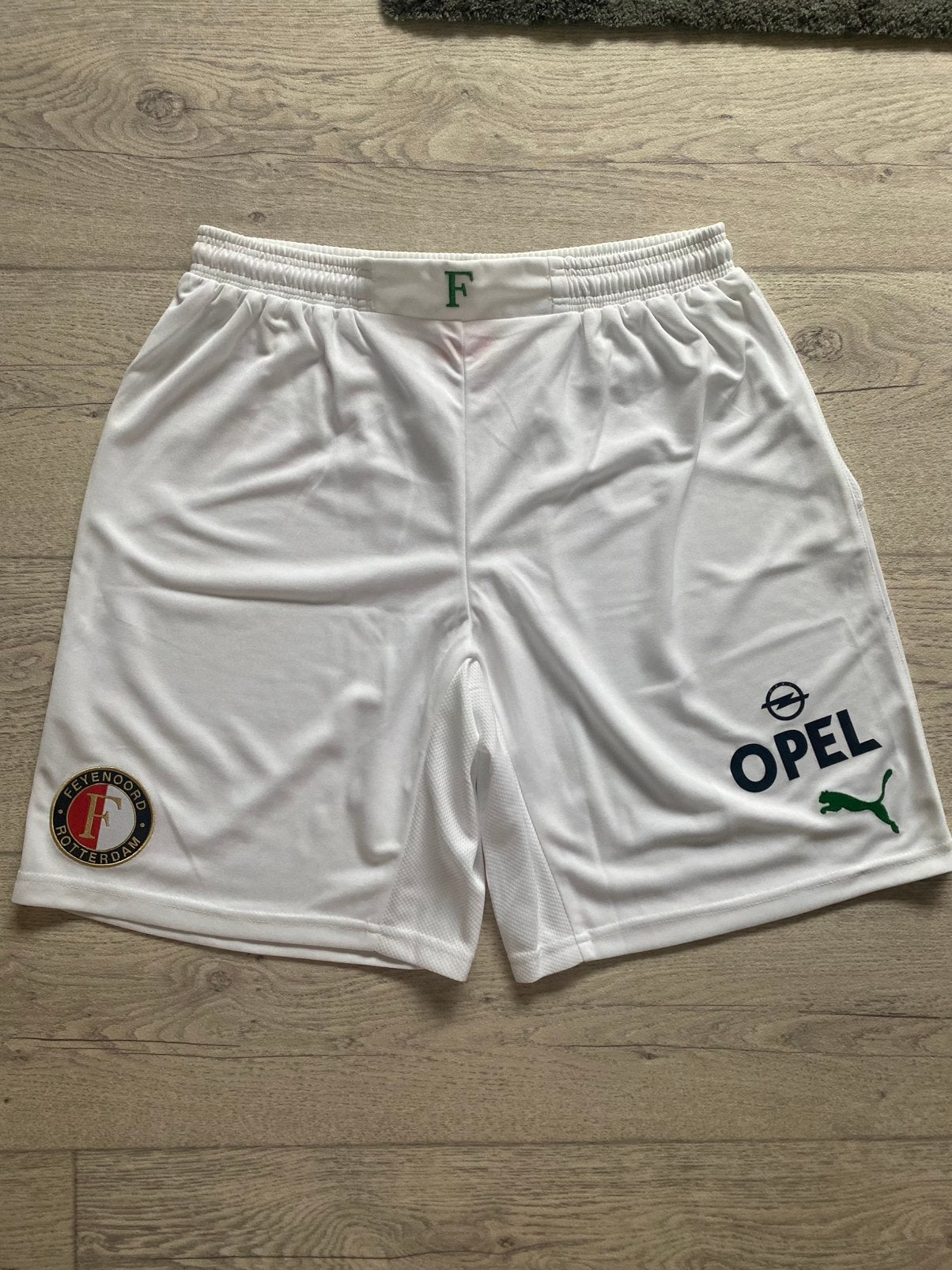 Nieuwe Feyenoord korte broek uitshort wit groen maat M 2013, Kleding | Heren, Maat 48/50 (M), Wit, Nieuw, Ophalen of Verzenden