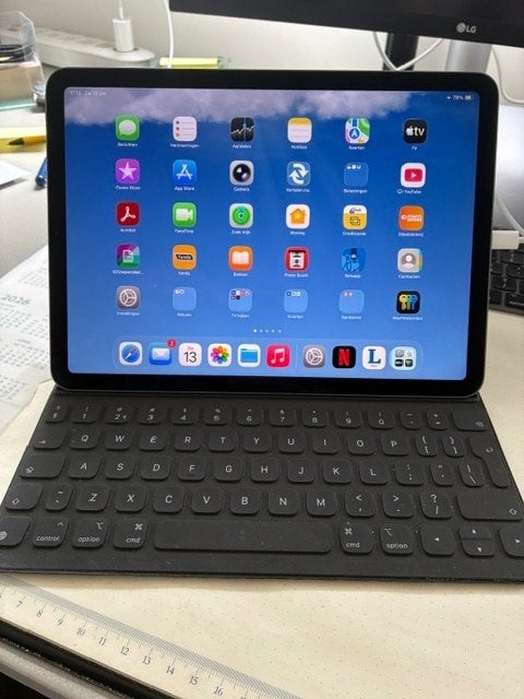 iPad Air + Smart Keyboard, Computers en Software, Apple iPads, Ophalen, Apple iPad Air, 11 inch, Zo goed als nieuw