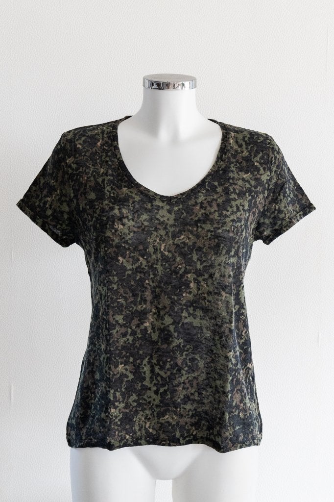 IKKS camouflage T-shirt groen/zwart/beige - Maat XS, IKKS, Meerkleurig, Ophalen of Verzenden, Zo goed als nieuw