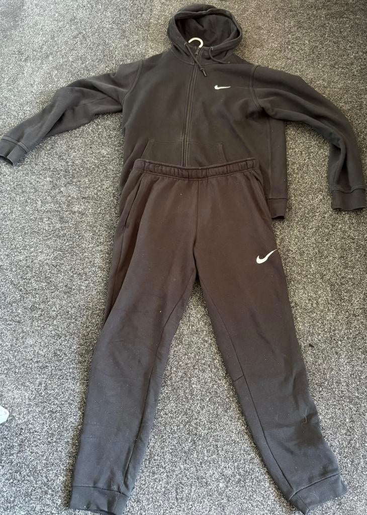 Nike trainingspak | vest maat L | broek maat M, Kleding | Heren, Ophalen of Verzenden, Gedragen, Algemeen