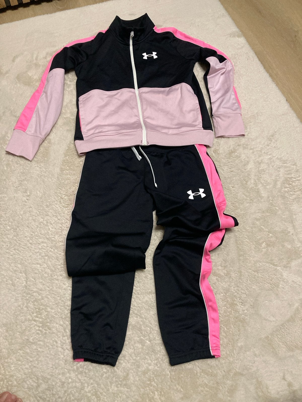 Under Armour Trainingspak Meisje Zwart/Roze, Kinderen en Baby's, Ophalen, Zo goed als nieuw, Meisje