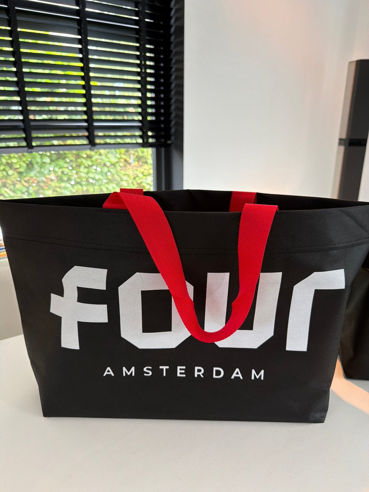 Four Amsterdam Shopper - Zwart met Rood Handvat, Verzenden, Nieuw, Unisex volwassen
