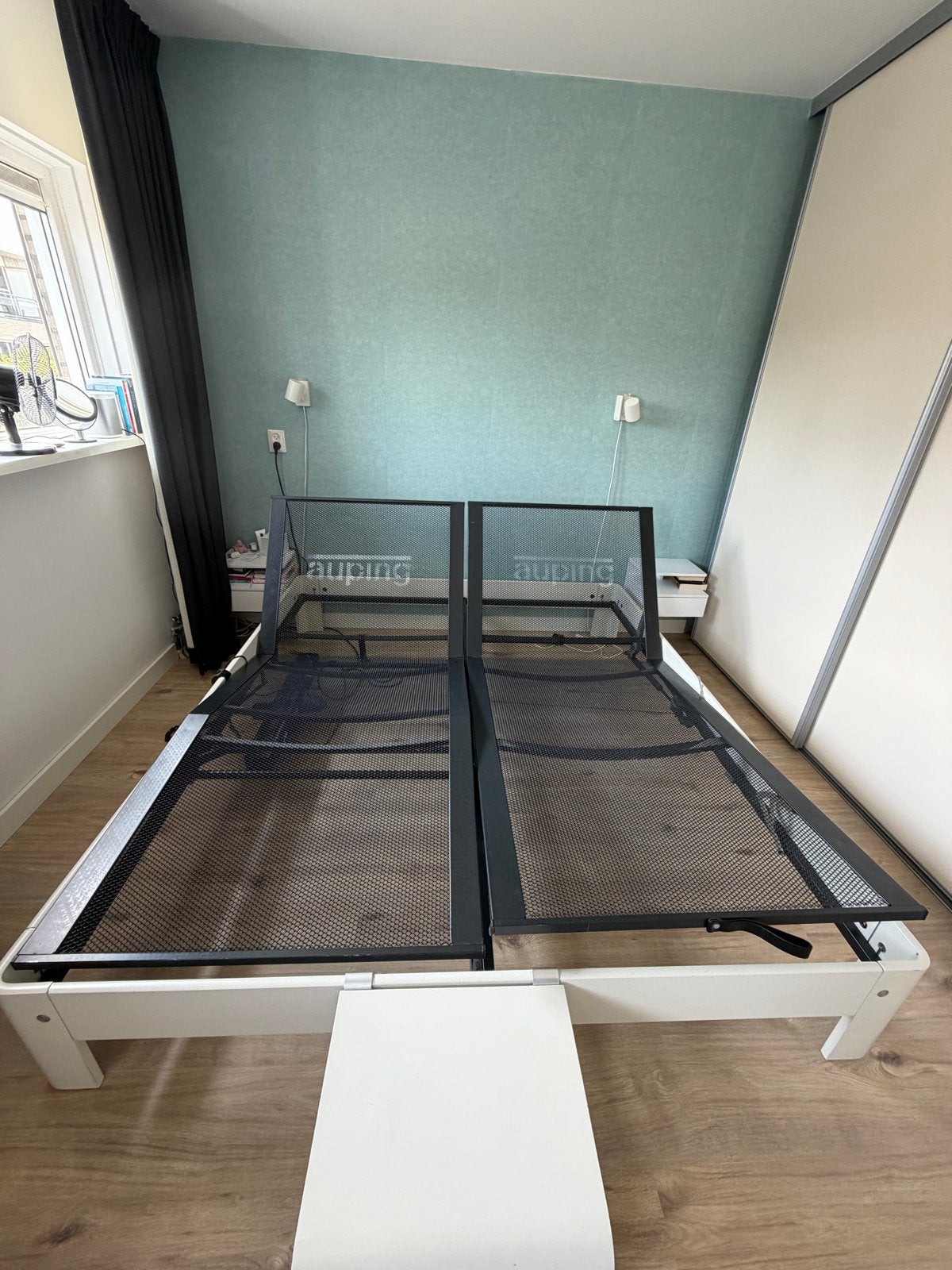 Auping Auronde bed met verstelbare bedbodems en nachtkastje, Ophalen, Wit, Tweepersoons, 180 cm