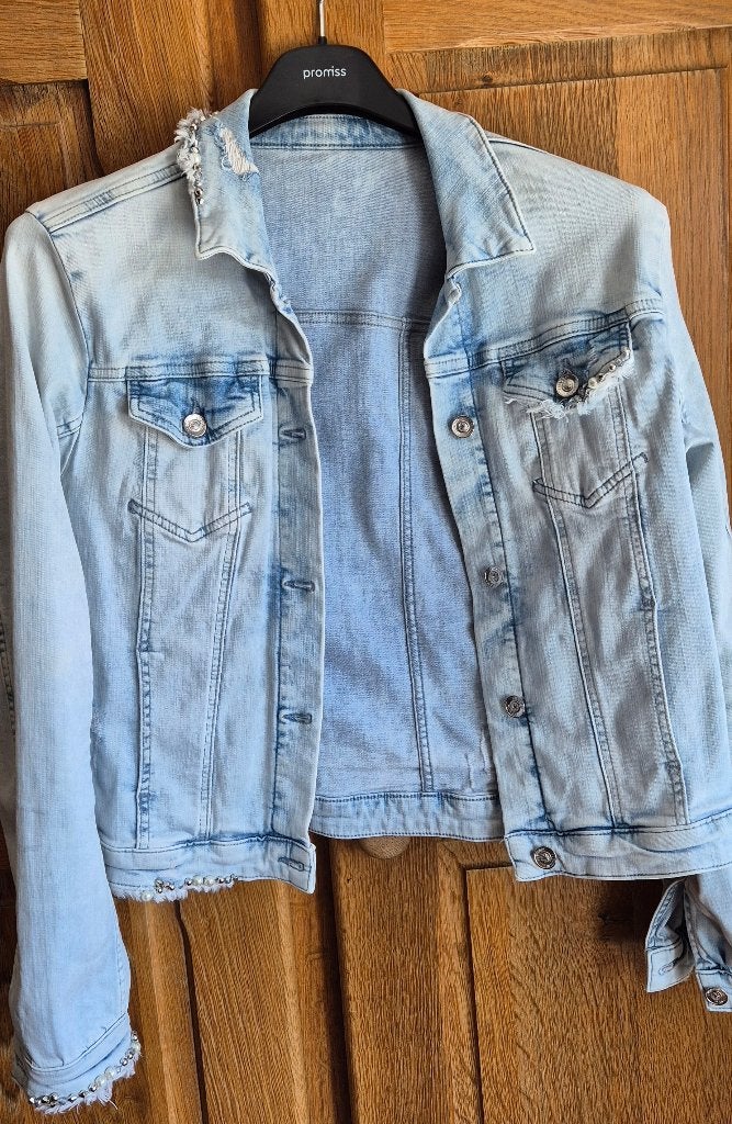 Modern jeans jasje met steentjes en kraaltjes, Ophalen, Zo goed als nieuw, Maat 38/40 (M), Blauw
