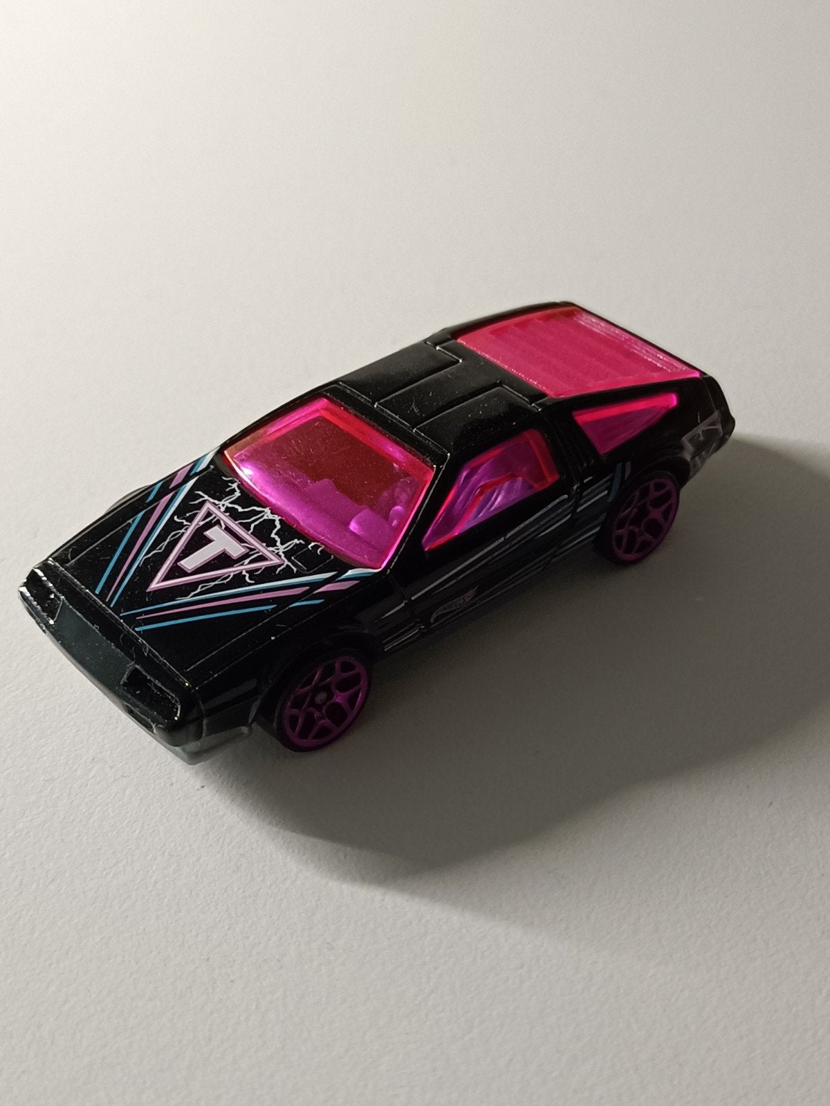 Hot Wheels DeLorean Alpha5 Zwart Roze - Nieuwstaat, Ophalen of Verzenden