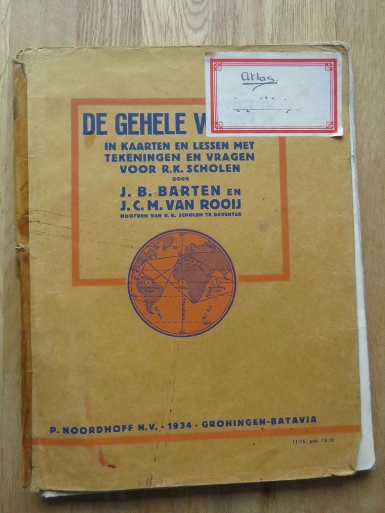 Historische Atlassen 1934, 1938 en 1949 en Schoolplatenboek, Boeken, Gelezen, Overige atlassen, Ophalen of Verzenden, 1800 tot 2000