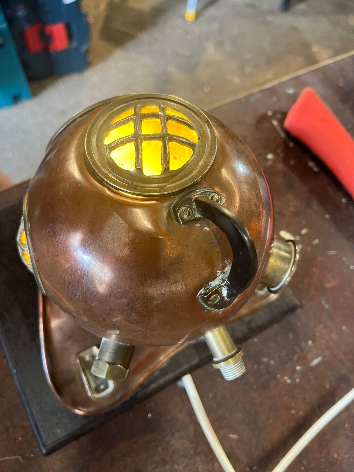 Mini duikhelm, Ophalen