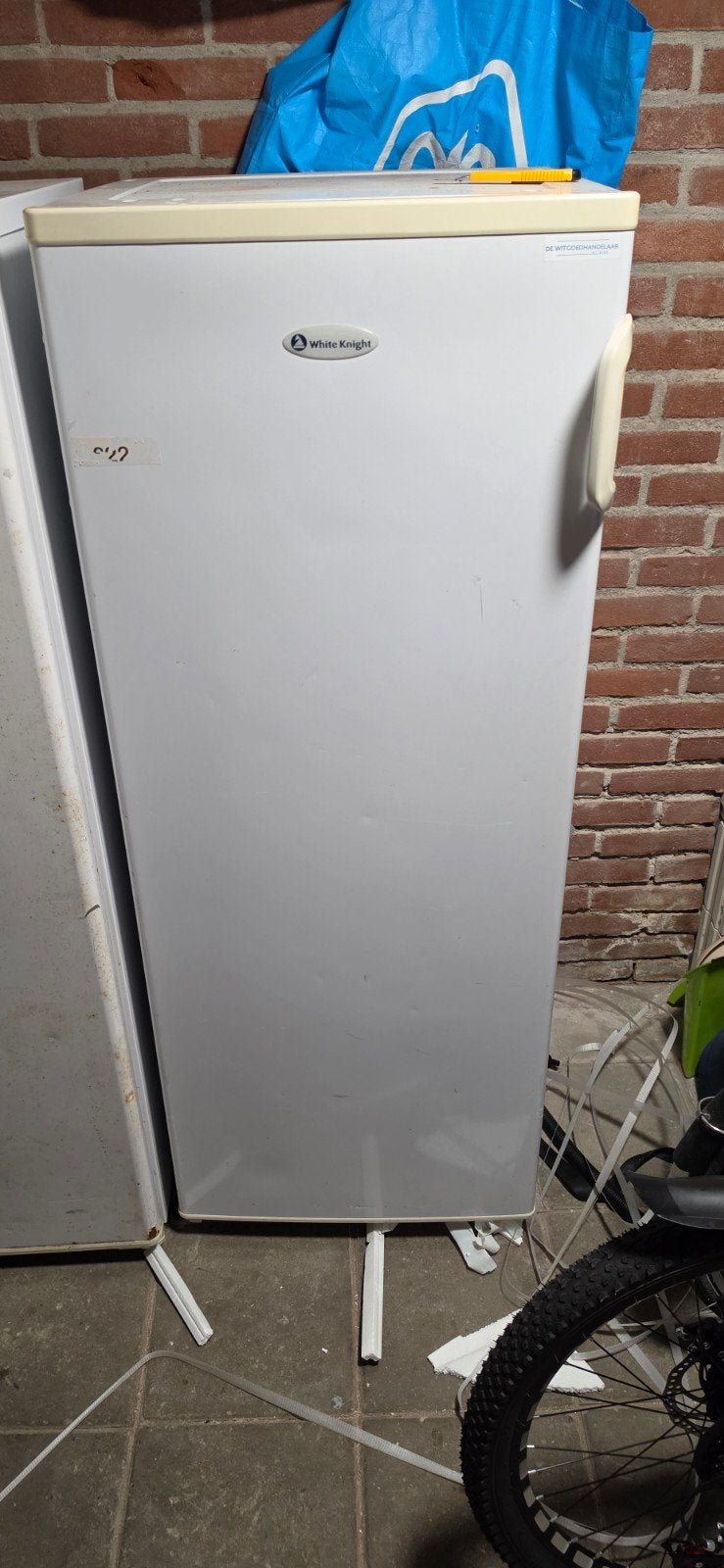 Twee vrieskasten: Beko en White Knight, Gebruikt, Minder dan 60 cm, 160 cm of meer, Vrijstaand