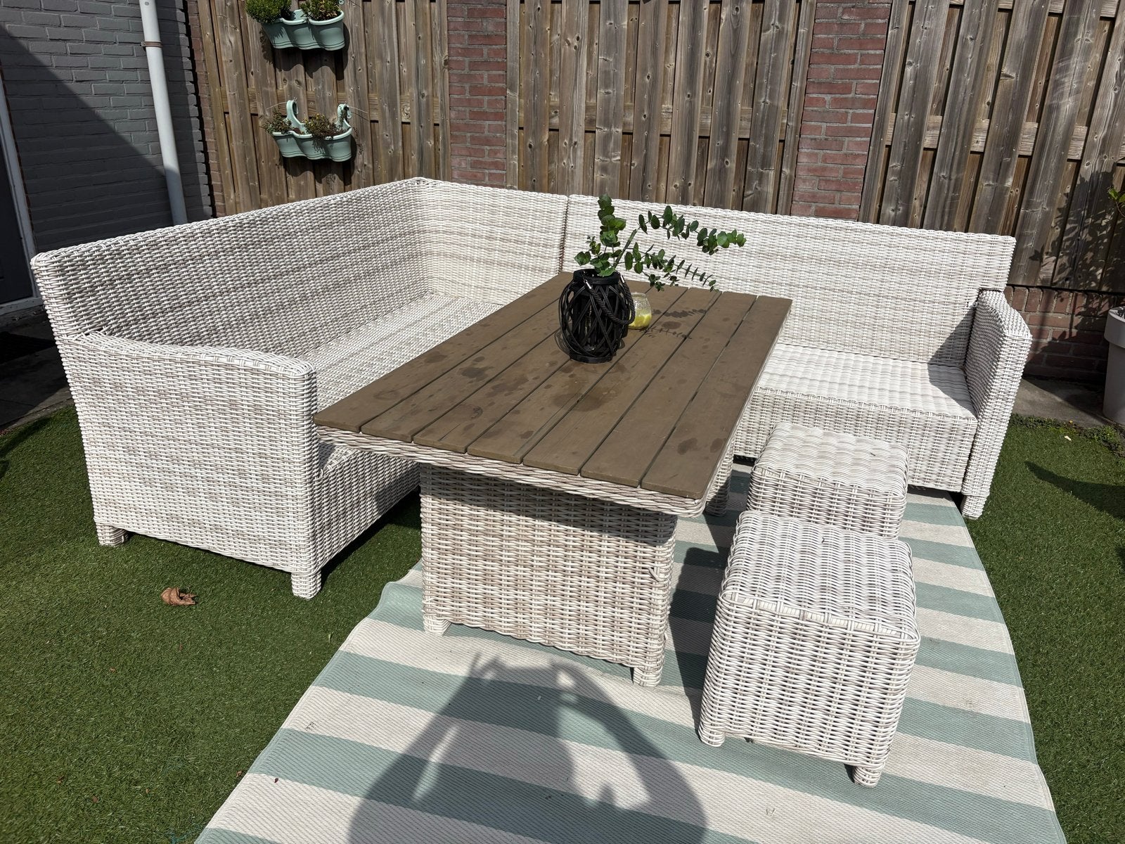 Wicker loungeset met tafel en krukjes, Ophalen, 5 zitplaatsen, Gebruikt, Loungeset