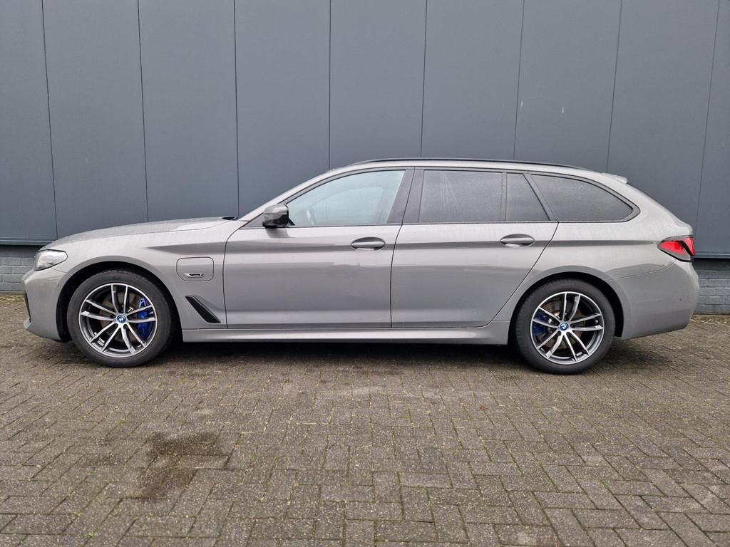 BMW 5-serie Touring 530e Facelift /LED/PANO/1eig/INCL.BTW, Achterwielaandrijving, Gebruikt, Automatische klimaatregeling, 4 cilinders