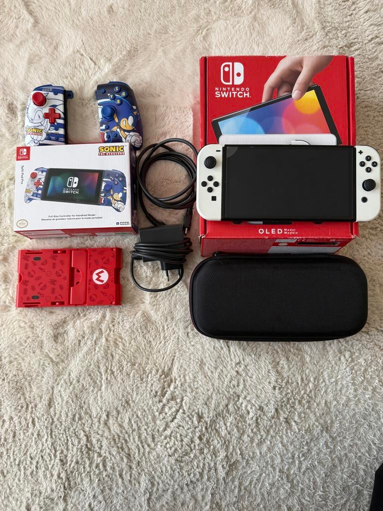 Nintendo Switch OLED + Accessoires - Zo goed als nieuw, Ophalen of Verzenden, Zo goed als nieuw, Met 3 controllers of meer, Switch OLED