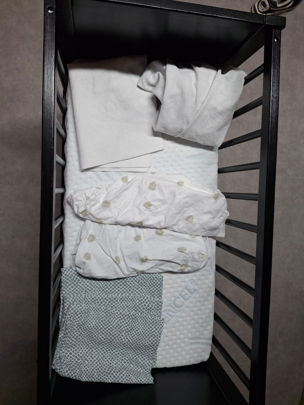 Zwart ledikant met matras en beddengoed, Ophalen, Gebruikt, Ledikant