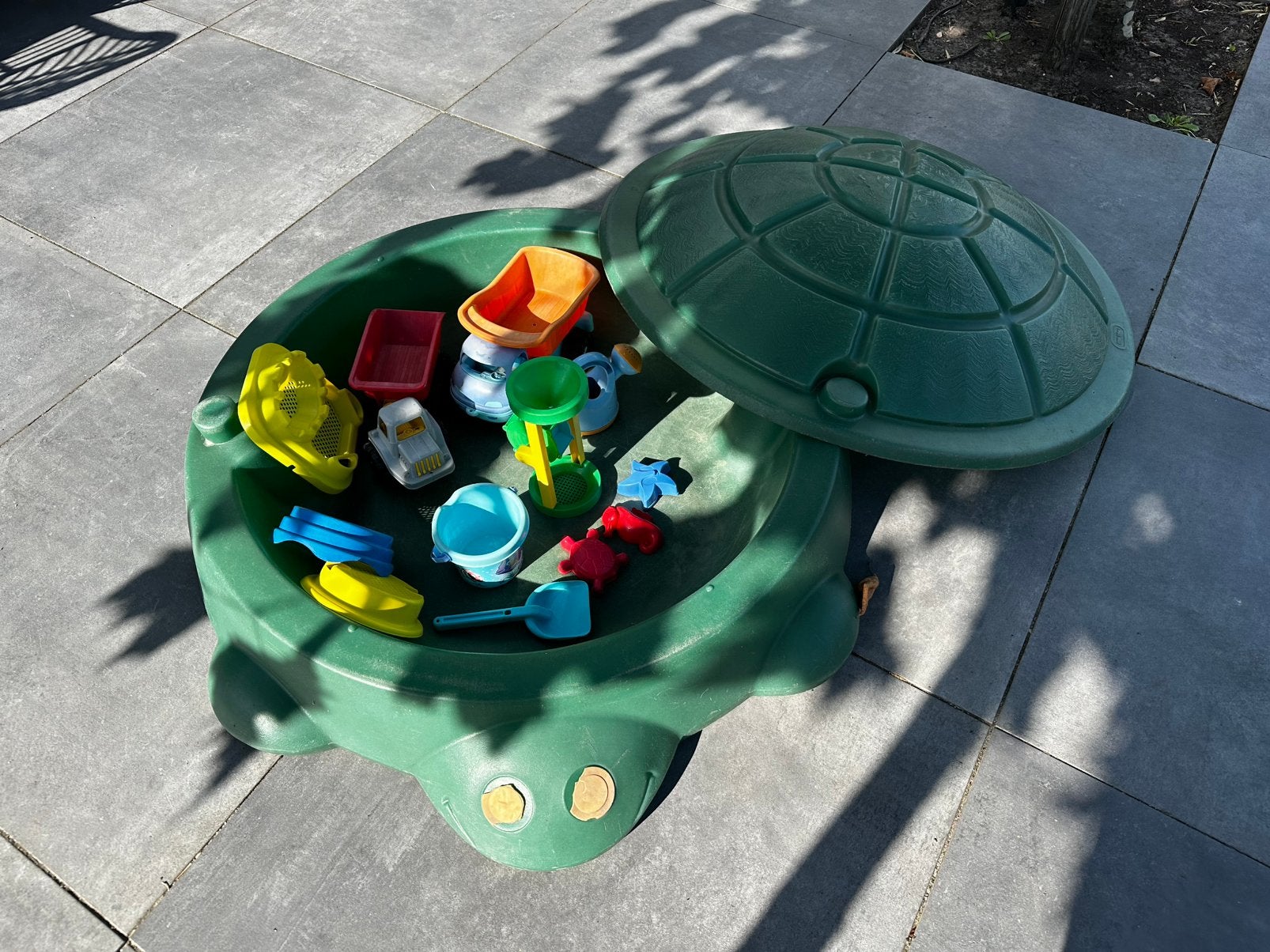 Zandbak/waterbak schildpad met deksel en speelgoed, Ophalen, Gebruikt