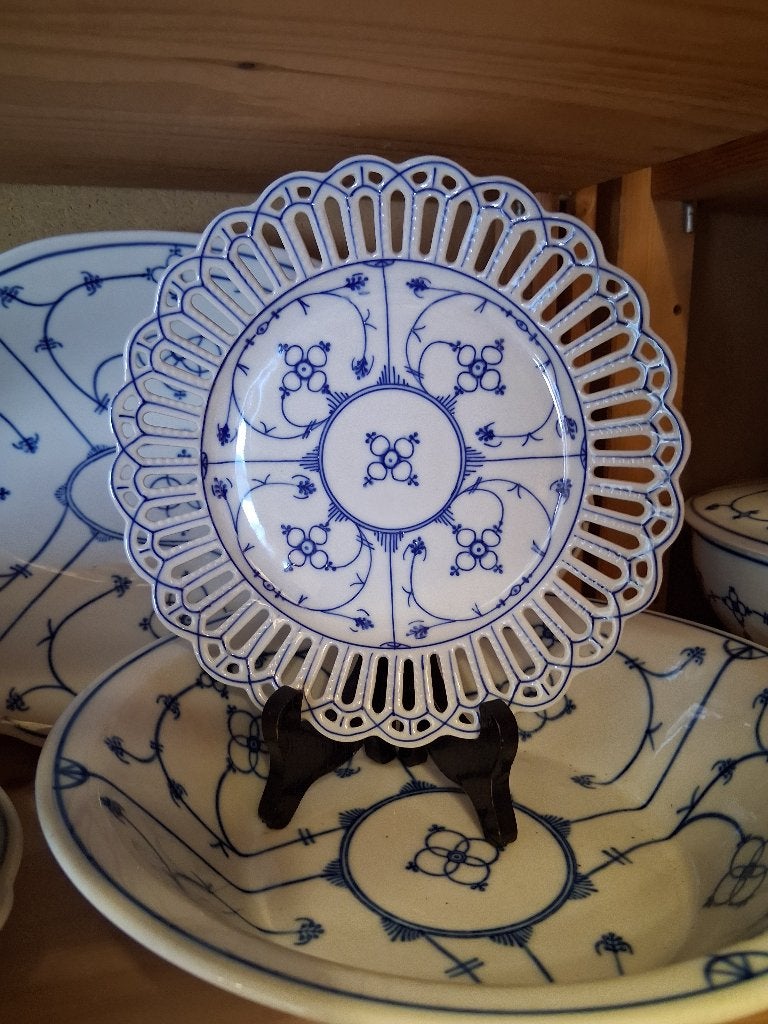 saks blauw  Bonbonschaaltje ajour Schumann opengewerkt, Ophalen of Verzenden, Zo goed als nieuw, Glas, Overige stijlen