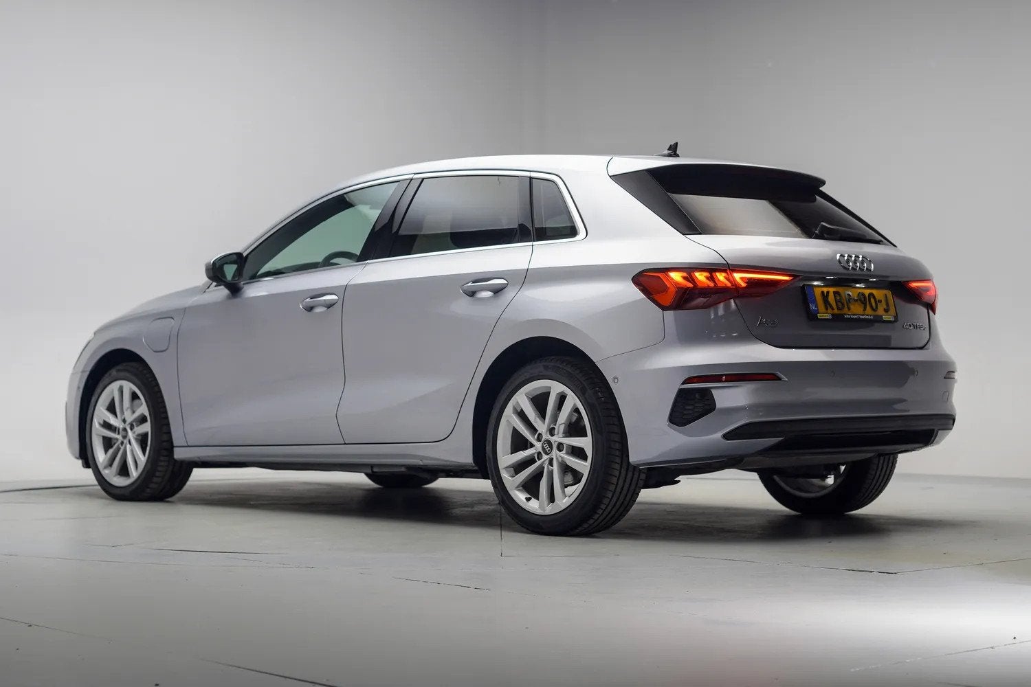 Audi A3 SPORTBACK 40 TFSI e 204pk Business edition Aut. [ LE, Automaat, 1525 kg, Gebruikt, 4 cilinders