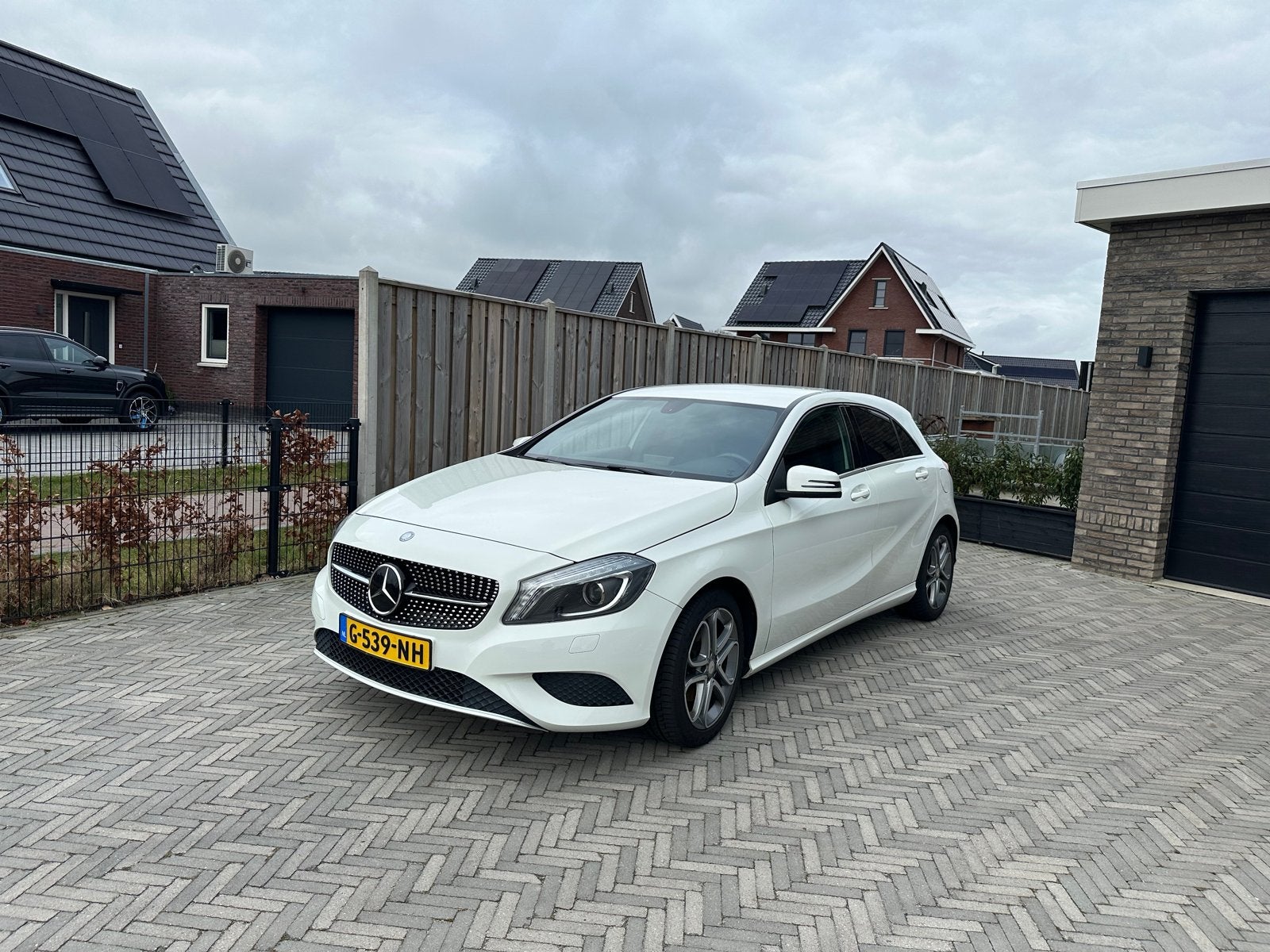 Mercedes-Benz A-Klasse A180 1.6 Blue Efficiency 2012 Wit, Auto's, Voorwielaandrijving, 4 cilinders, Leder en Stof, 1595 cc