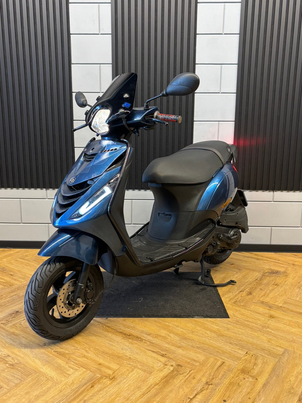 PIAGGIO ZIP 2V 4T BROM 80CC FULL OPTION DIAMOND BLEU, Fietsen en Brommers, Scooters | Piaggio, Maximaal 45 km/u, Zip, Ophalen of Verzenden
