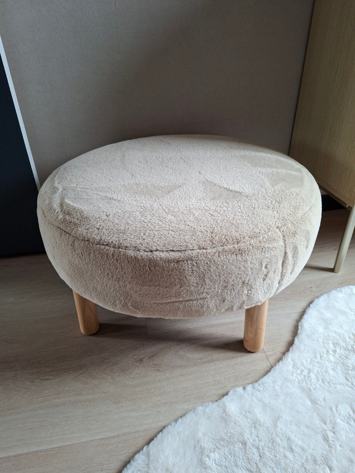 Grote fluffy poef, Ophalen, Rond