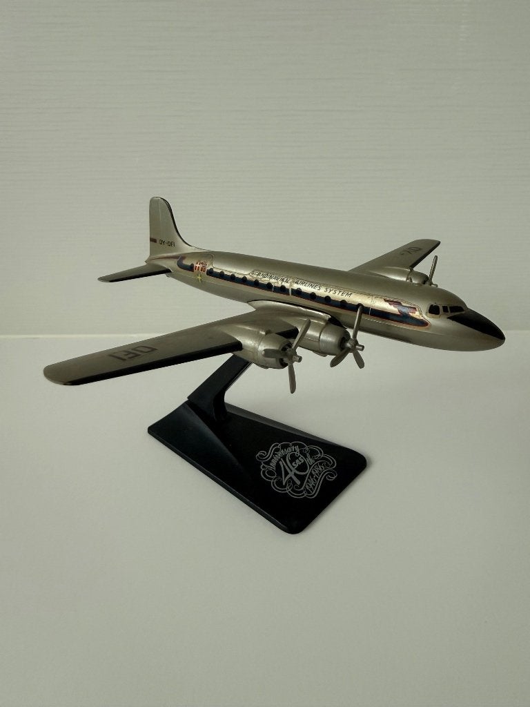 SAS DC-4 1:200 schaalmodel, Ophalen of Verzenden, Zo goed als nieuw, Schaalmodel