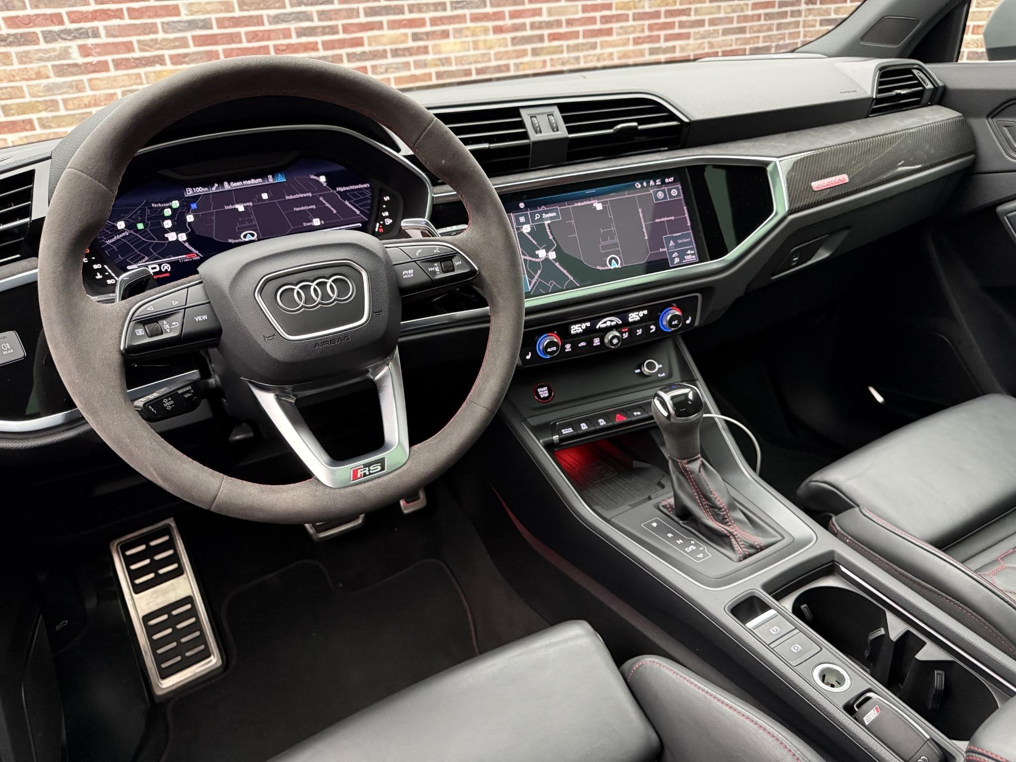 Audi RS Q3 TFSI Nardo Panorama Virtual 360 Trekhaak B&O Memo, Auto's, Audi, Automaat, Dealer onderhouden, Gebruikt, Automatische klimaatregeling