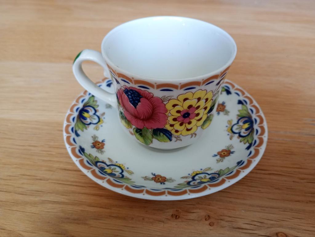 Vintage Cera-Royal kop en schotel met bloemmotief, Ophalen of Verzenden