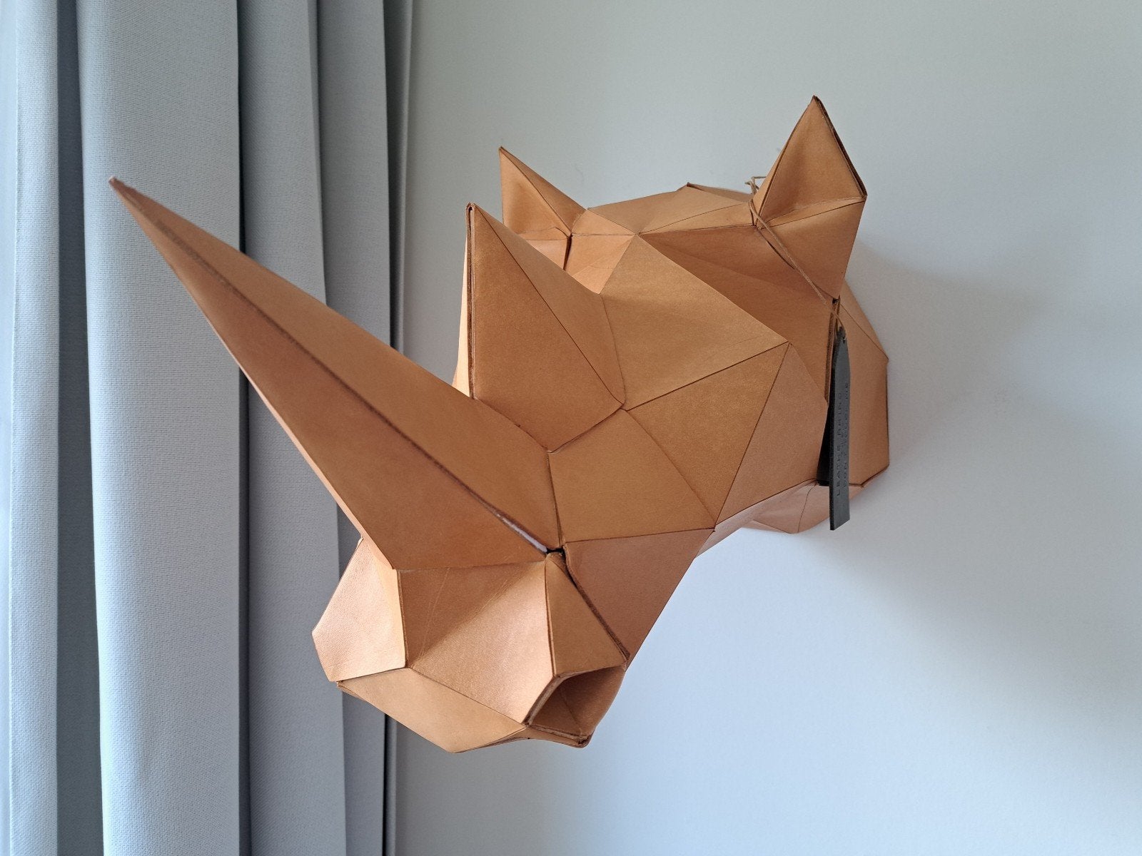 Leren neushoornkop voor aan de muur, design, Rhino, PAIR, Antiek en Kunst, Handgemaakt, Wanddecoratie, Ophalen of Verzenden, 37 cm