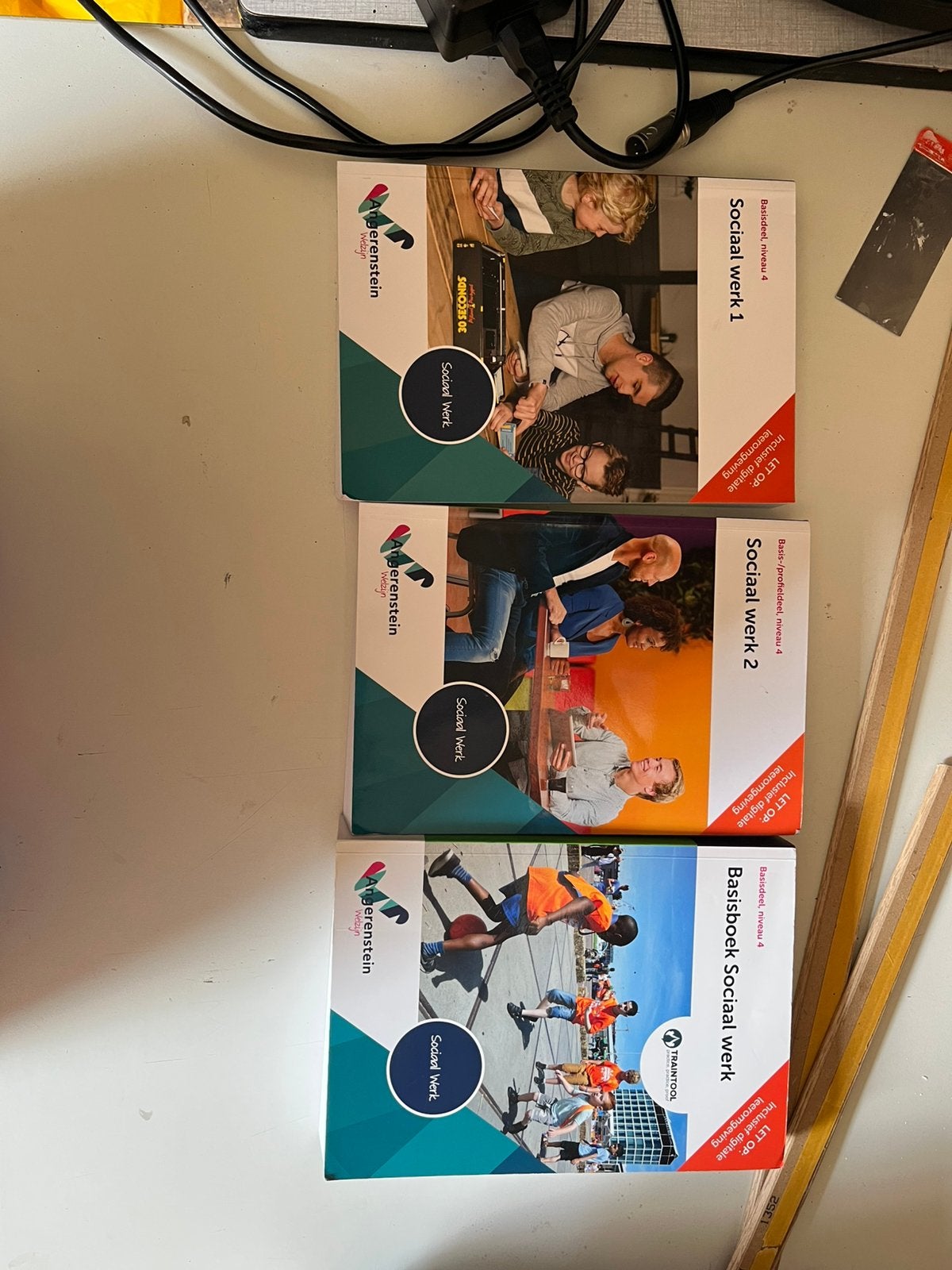 Schoolboeken MBO Sociaal Werk, Boeken, Verzenden, Zo goed als nieuw, Overige niveaus