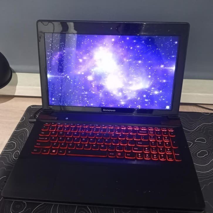Laptop zwart Lenovo Ideapad Y500 + oplader., Computers en Software, Windows Laptops, Zo goed als nieuw, 15 inch, SSD, 2 tot 3 Ghz